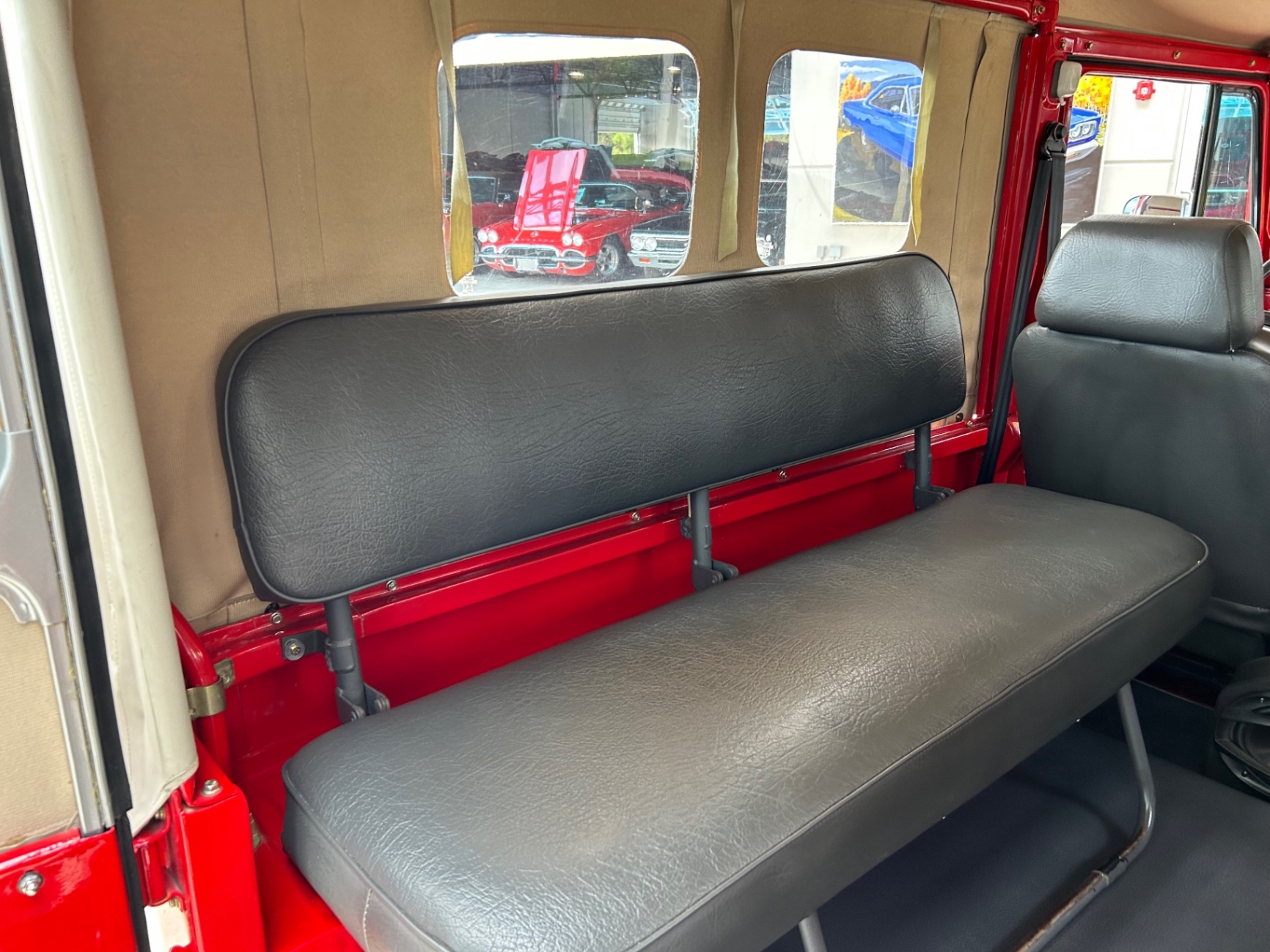 Vehicle photo 8