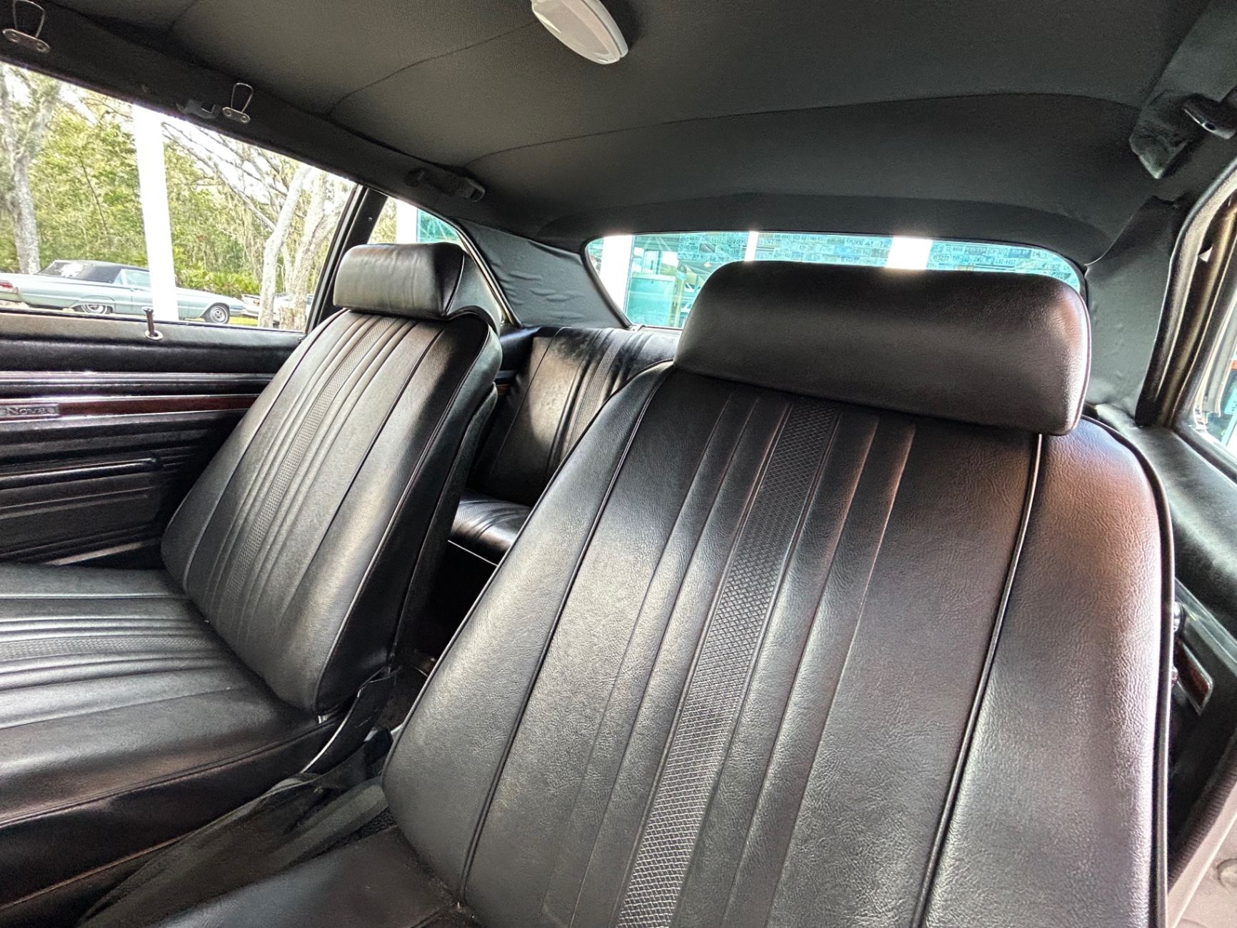 Vehicle photo 25