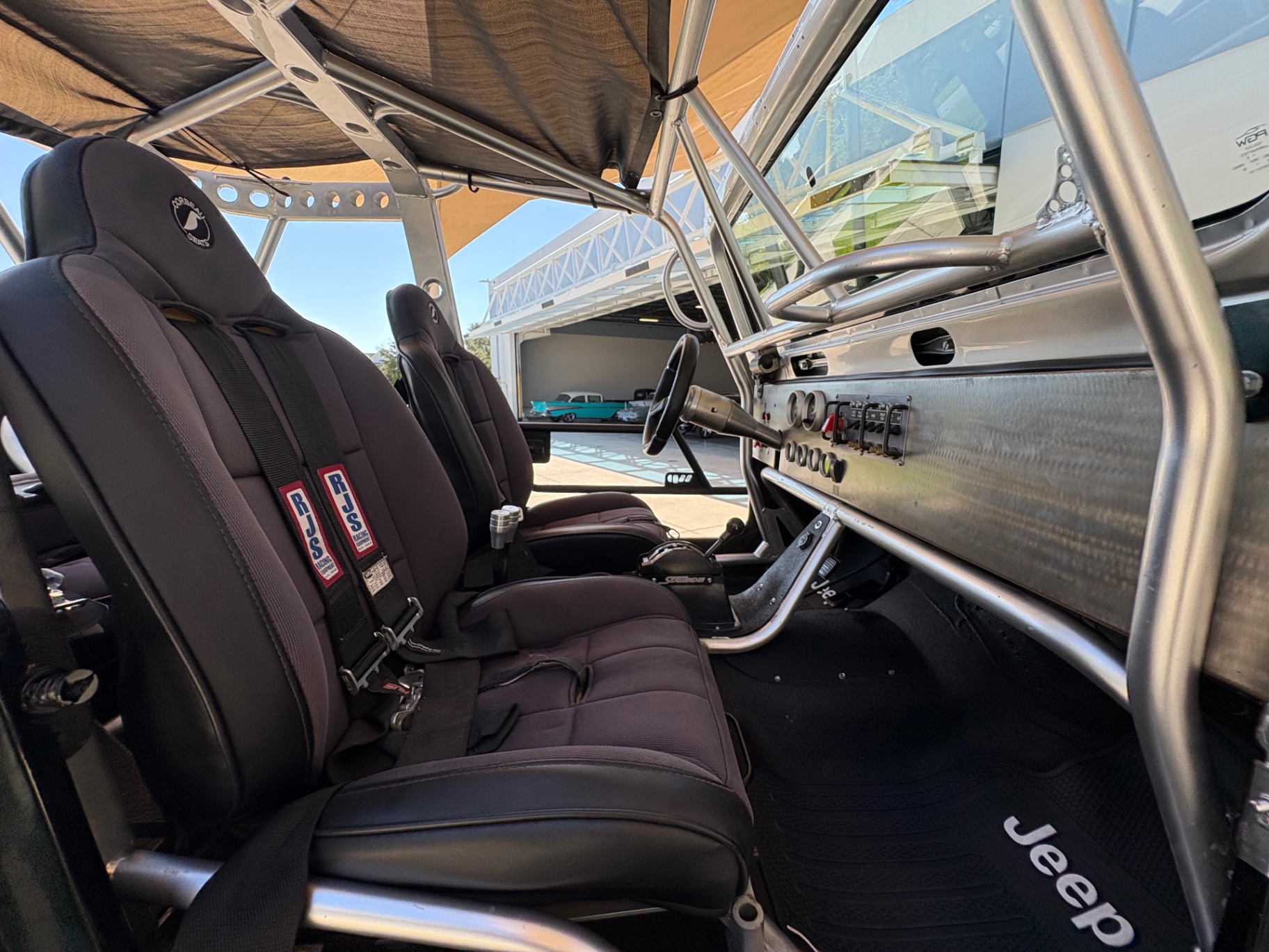 Vehicle photo 38