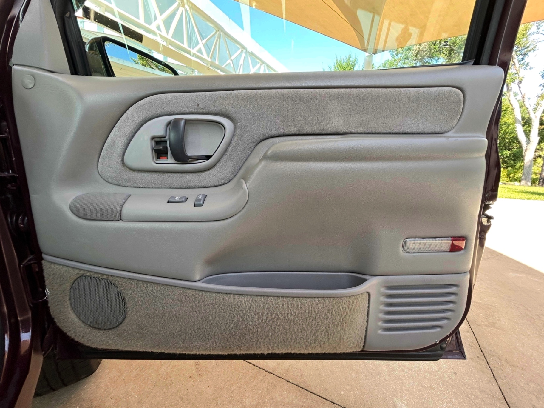 Vehicle photo 37