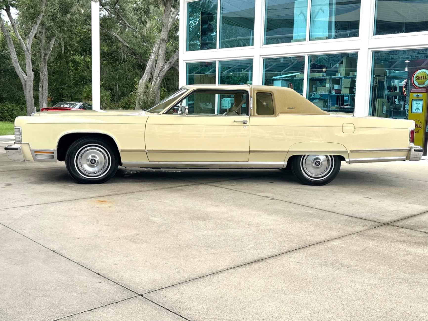 Vehicle photo 10