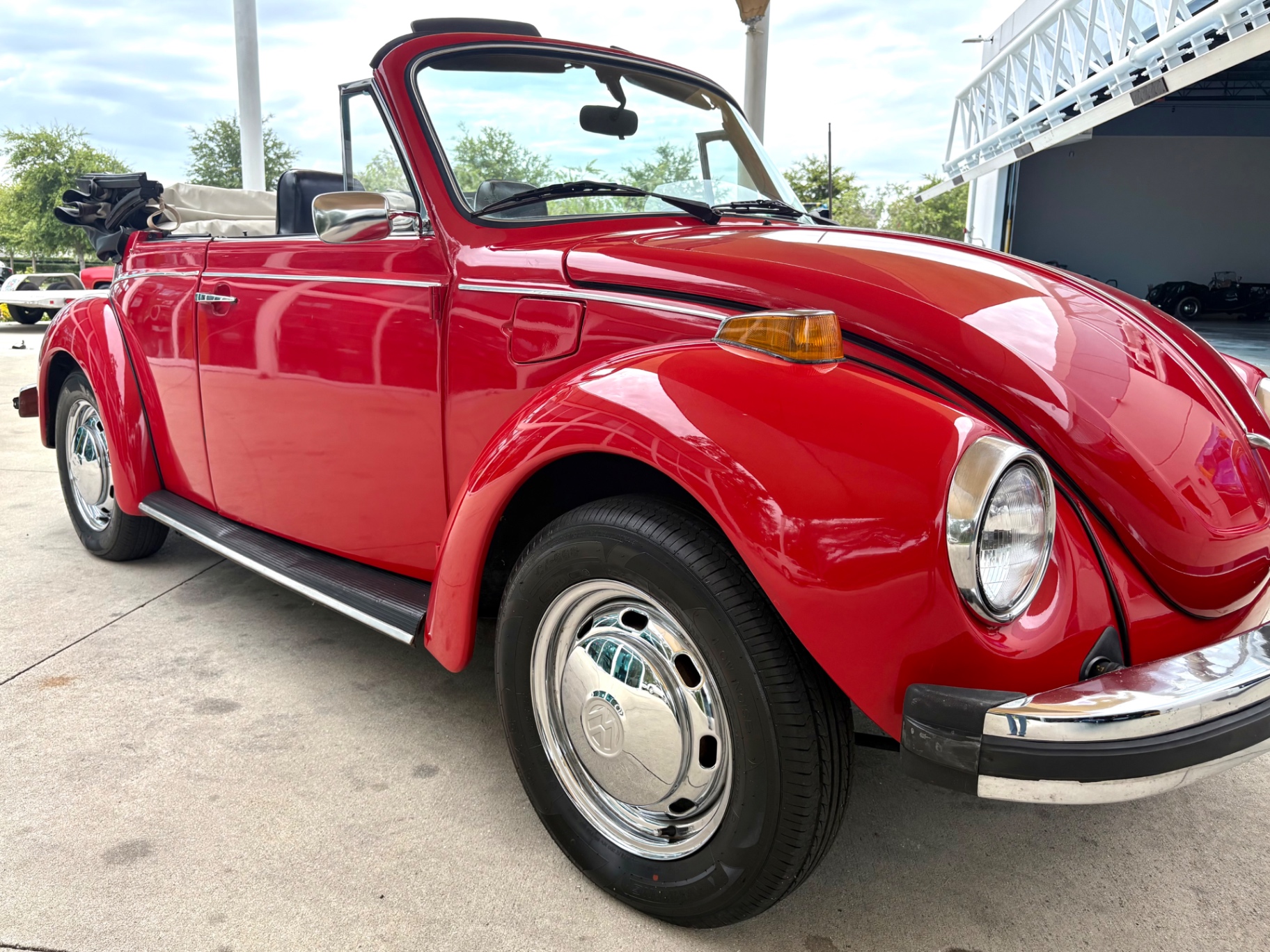 Vehicle photo 19