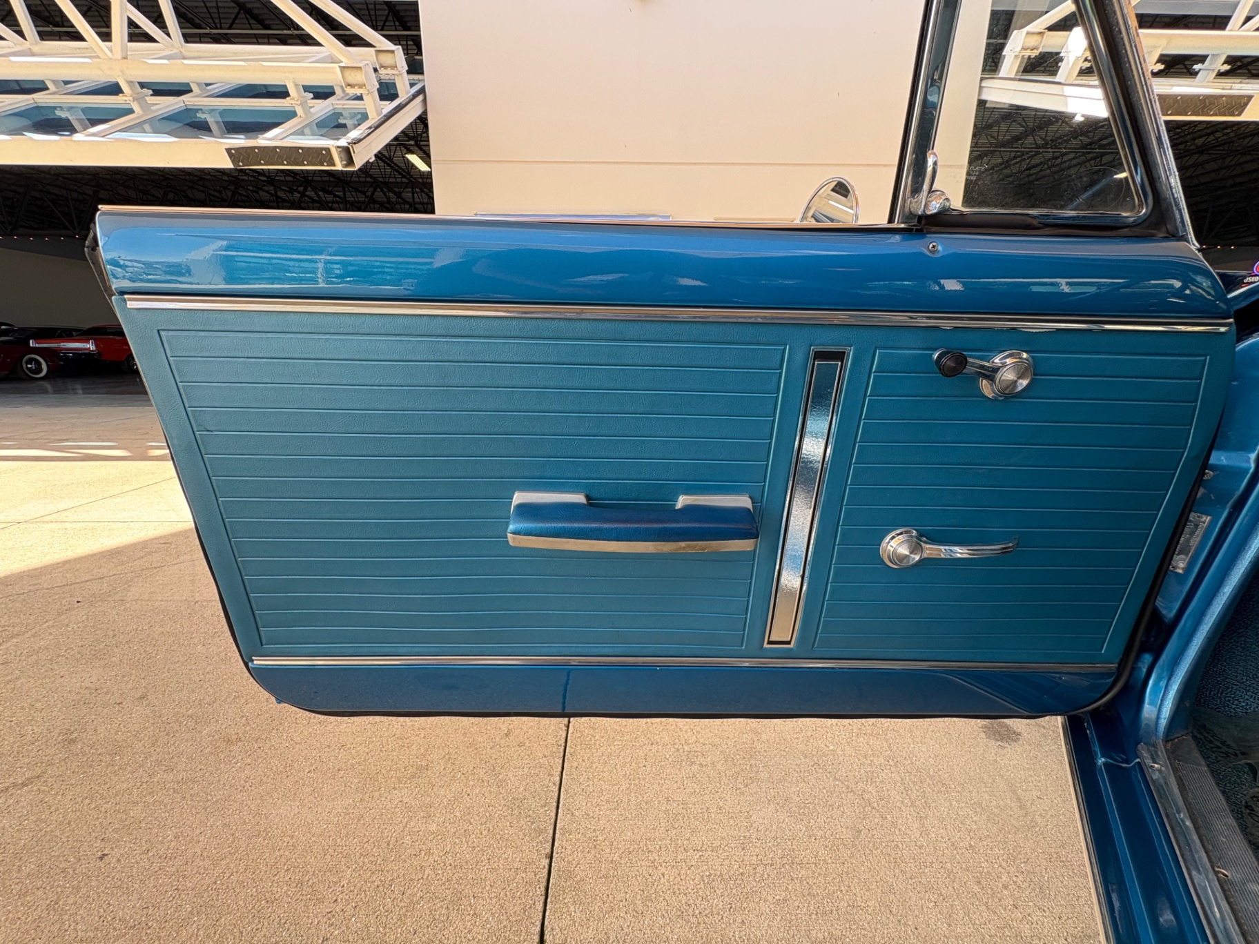 Vehicle photo 30