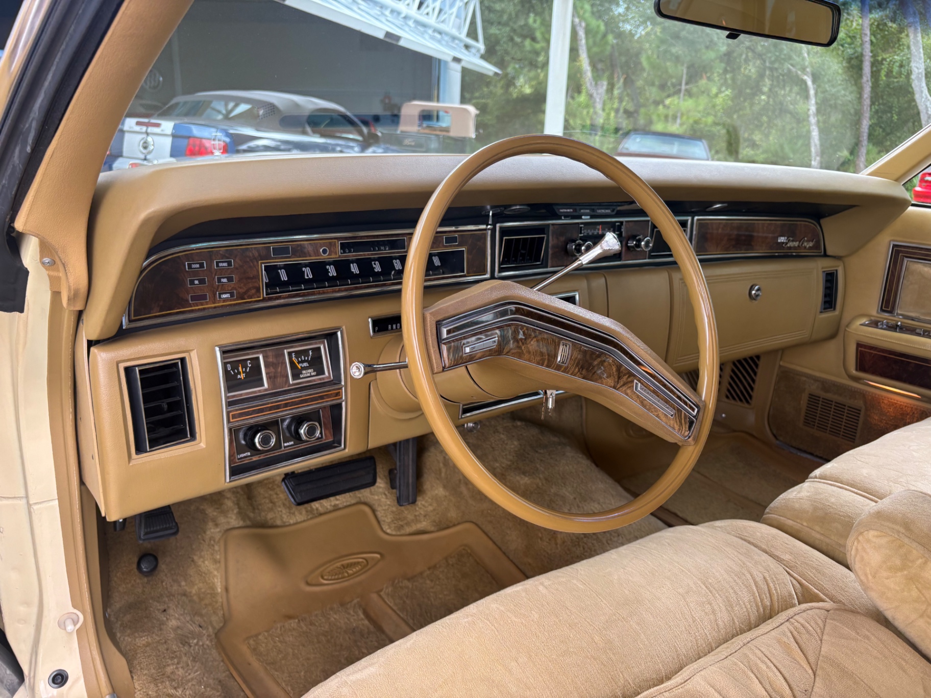 Vehicle photo 32
