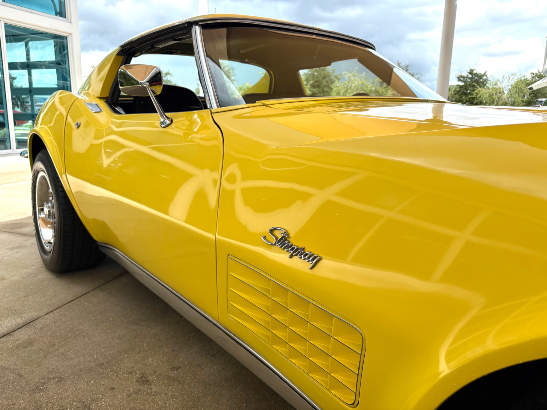 Vehicle photo 18