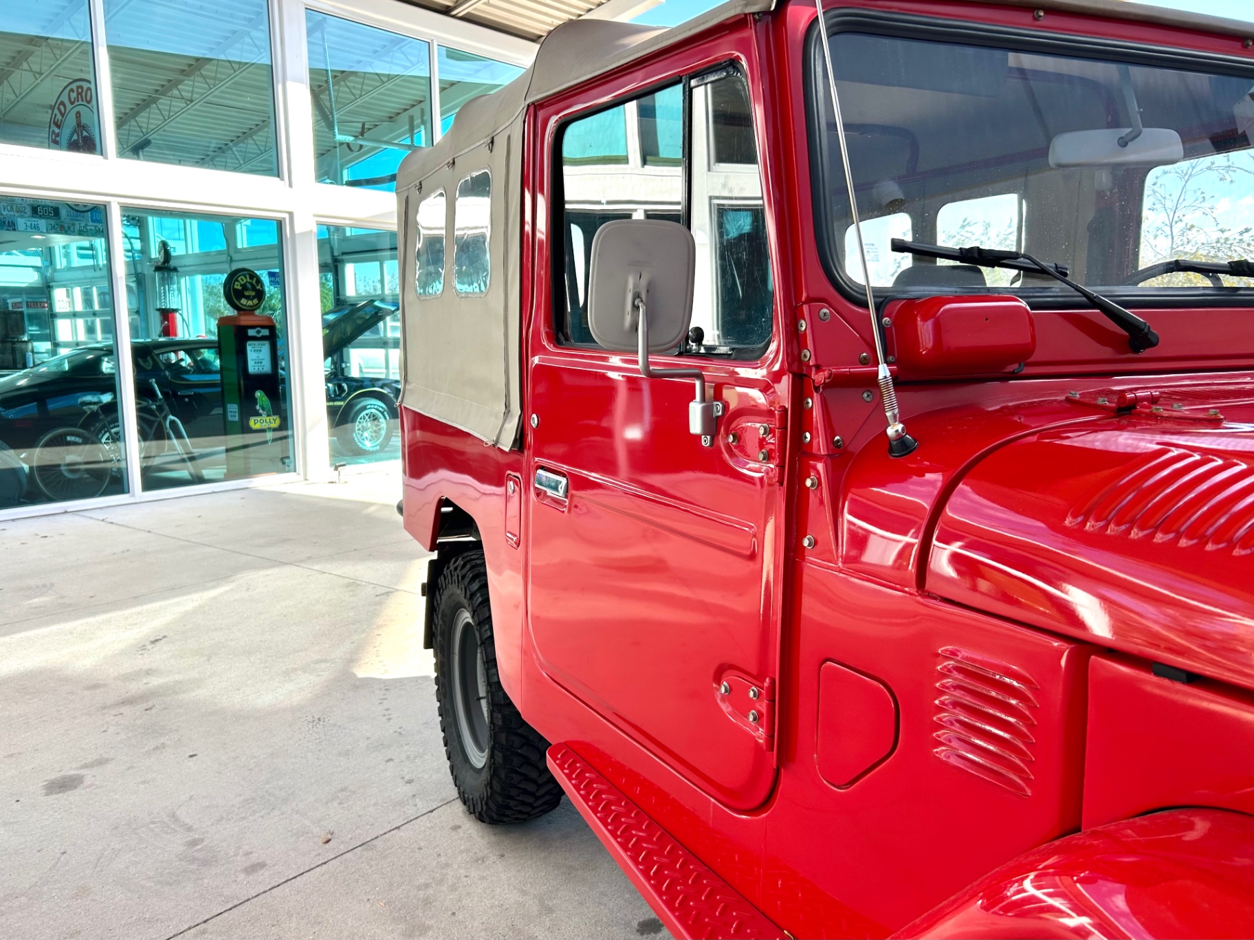 Vehicle photo 19
