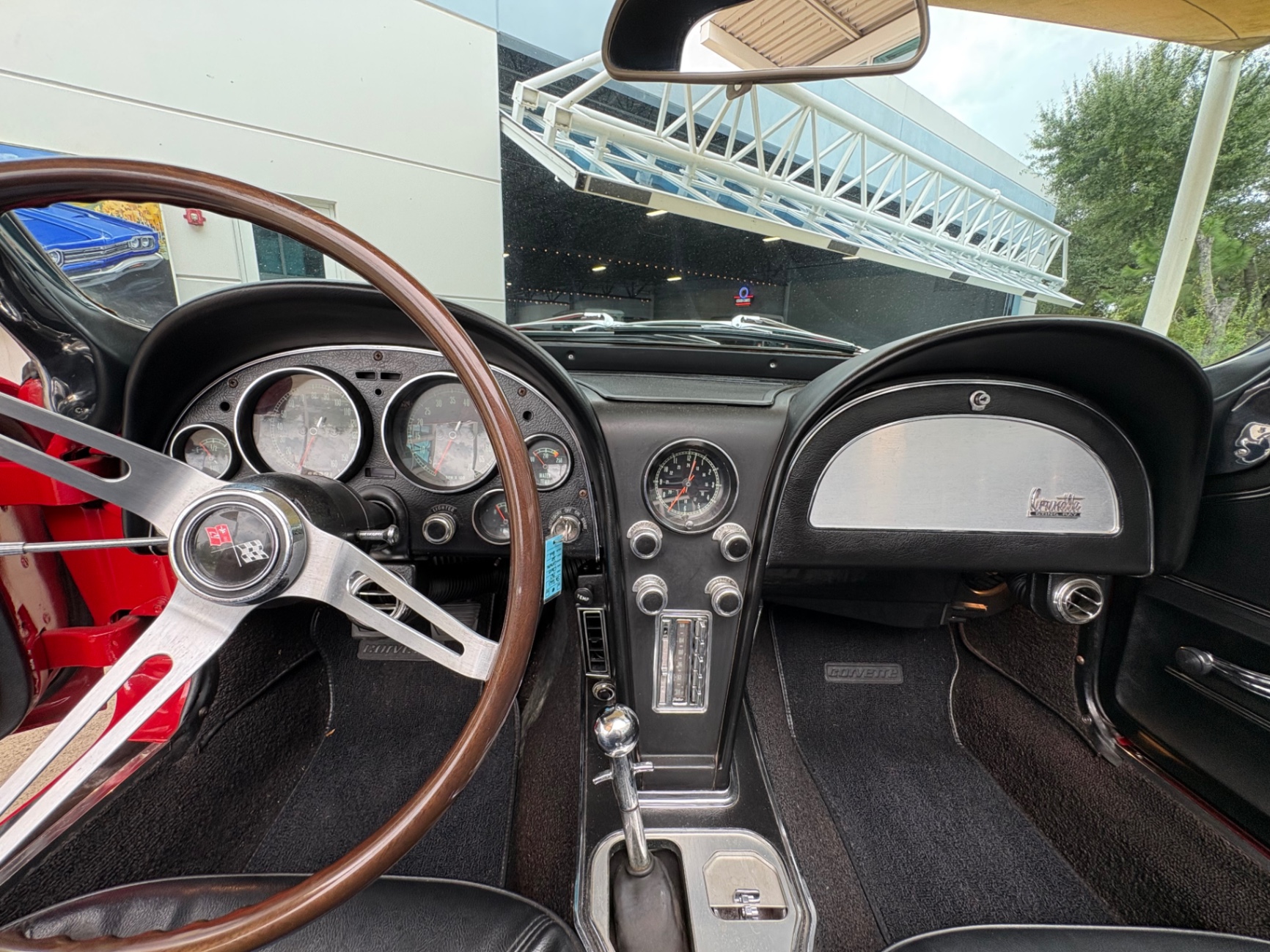 Vehicle photo 43