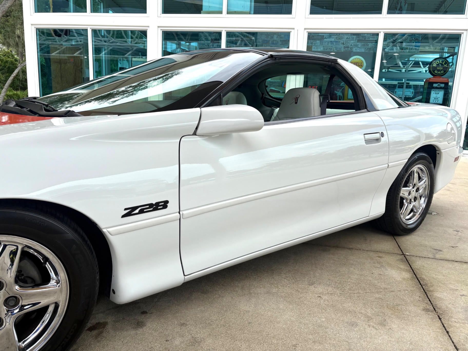 Vehicle photo 13