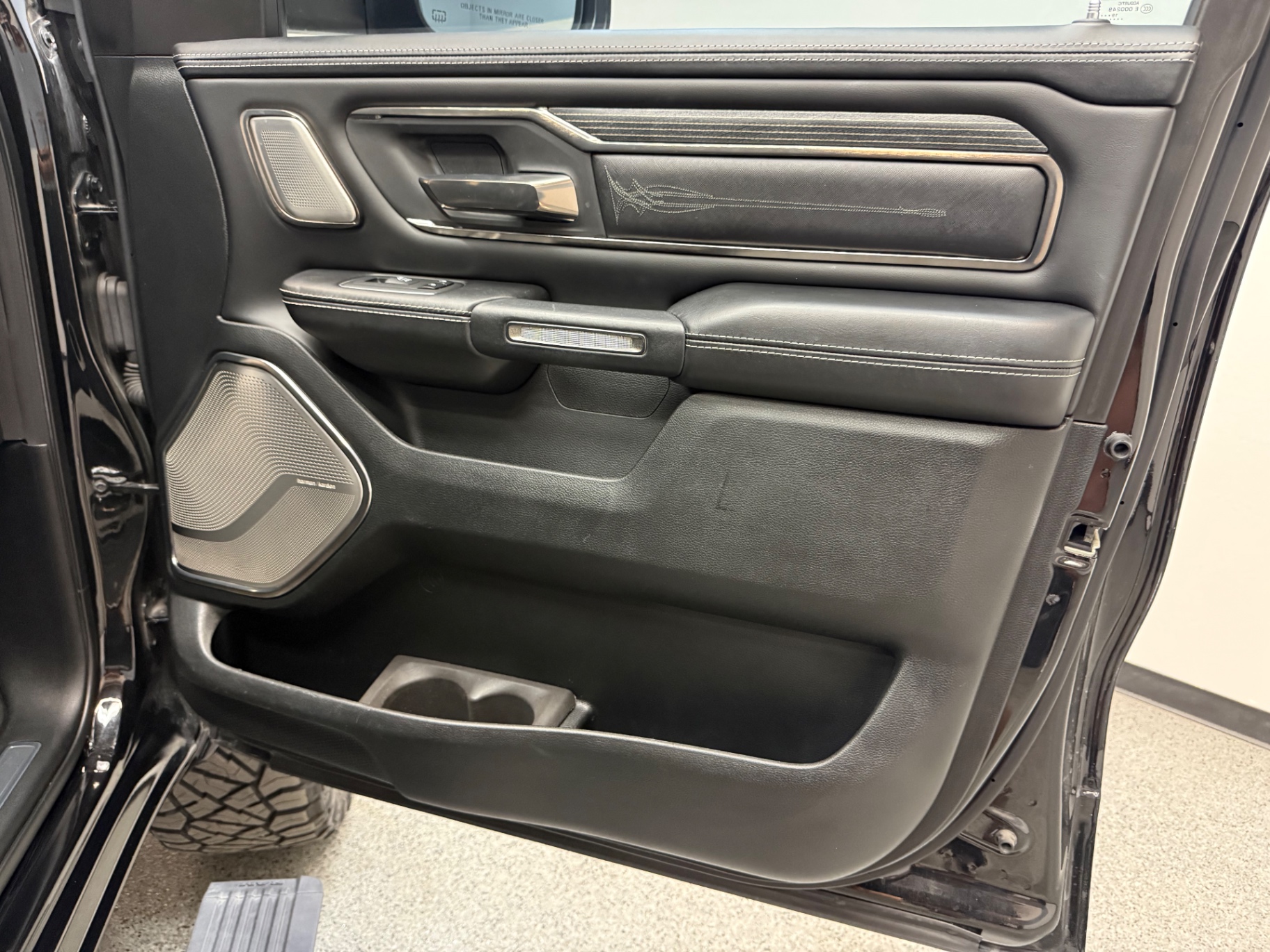 Vehicle photo 48