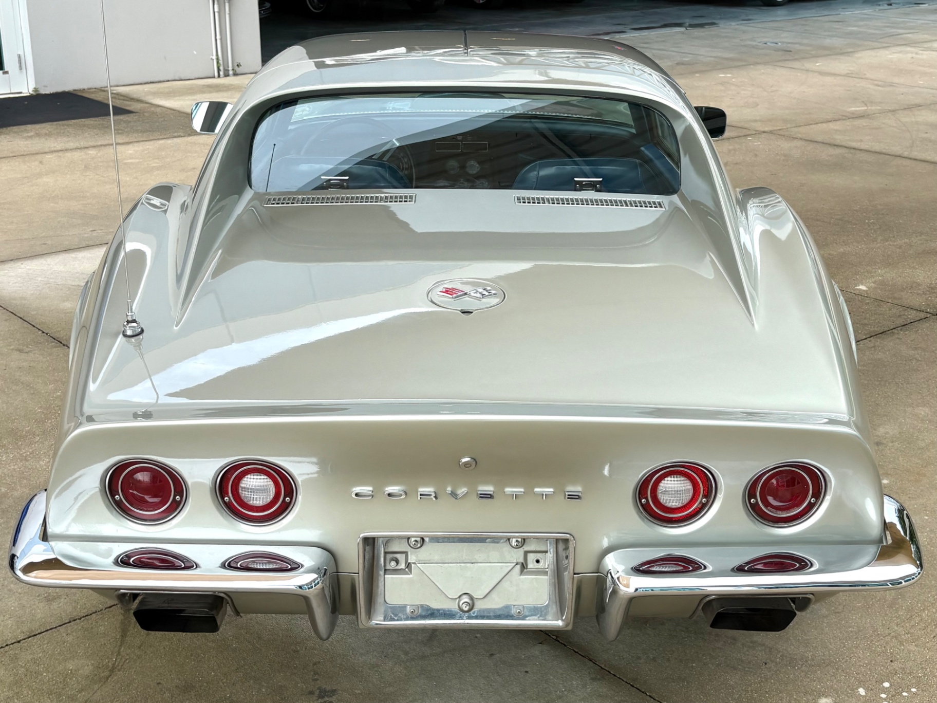 Vehicle photo 9