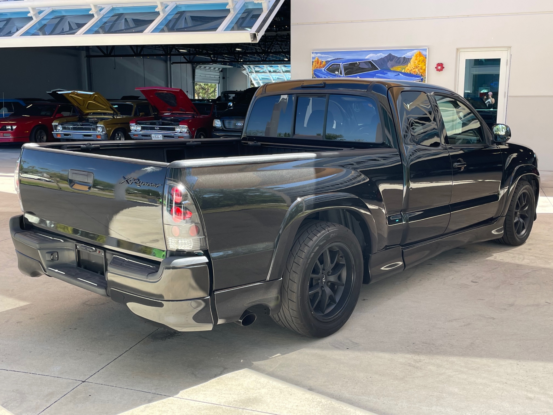 Vehicle photo 13