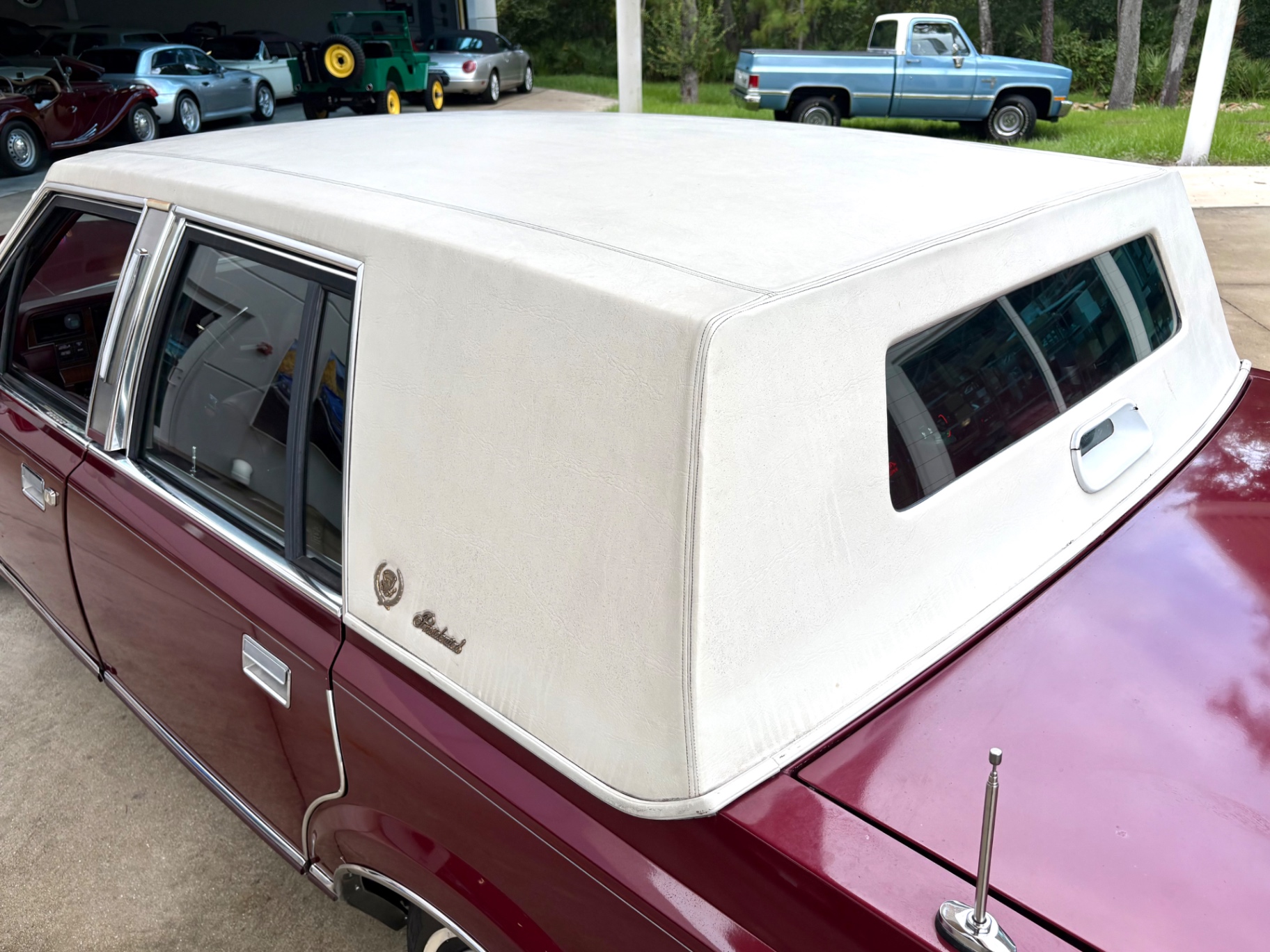 Vehicle photo 21