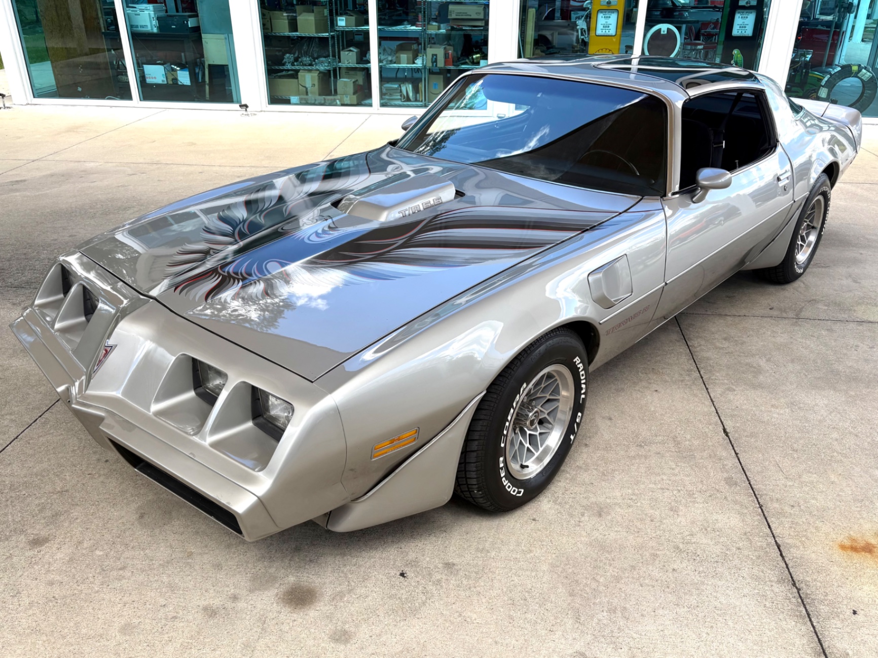 Vehicle photo 20