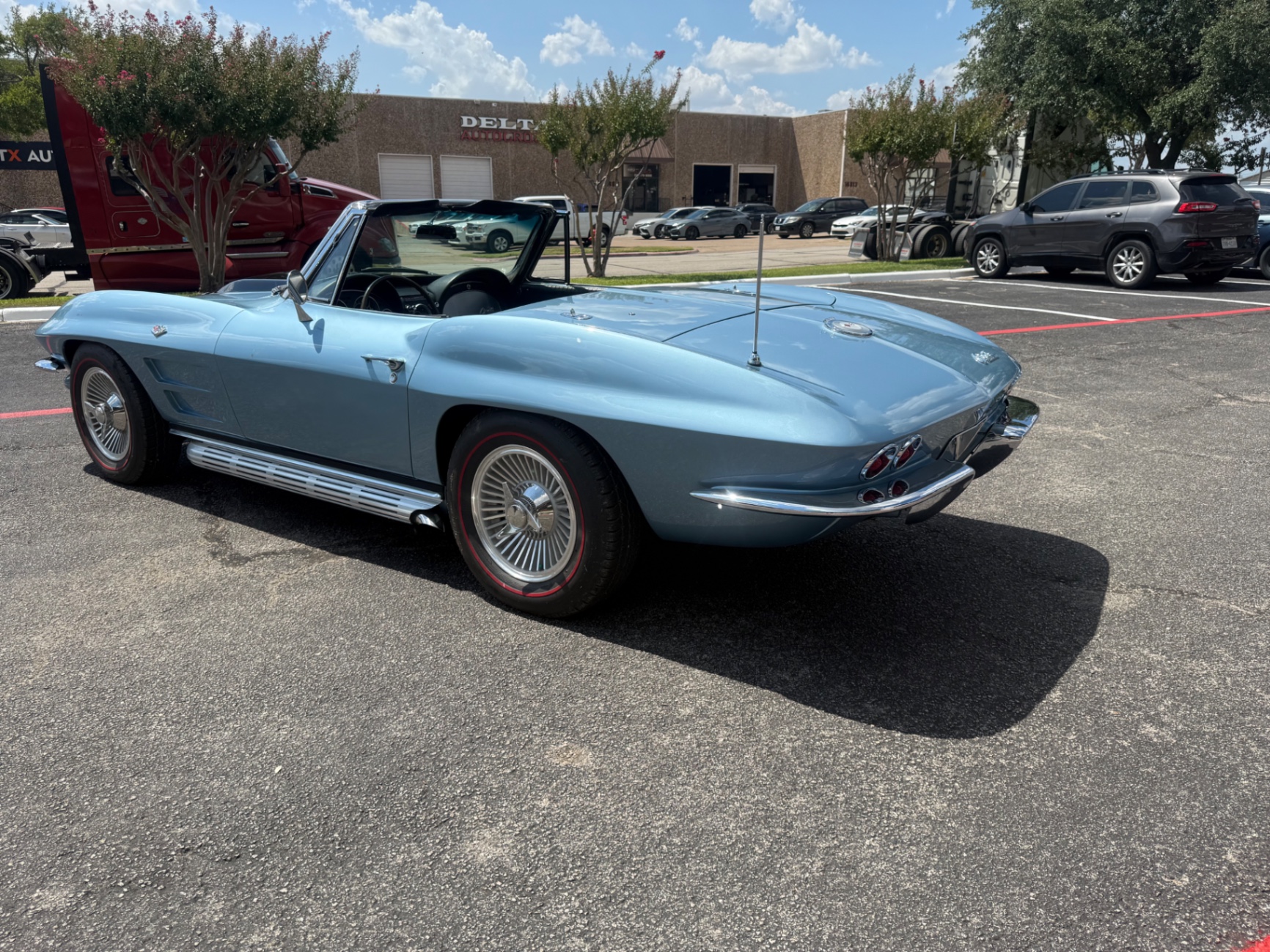 Vehicle photo 6