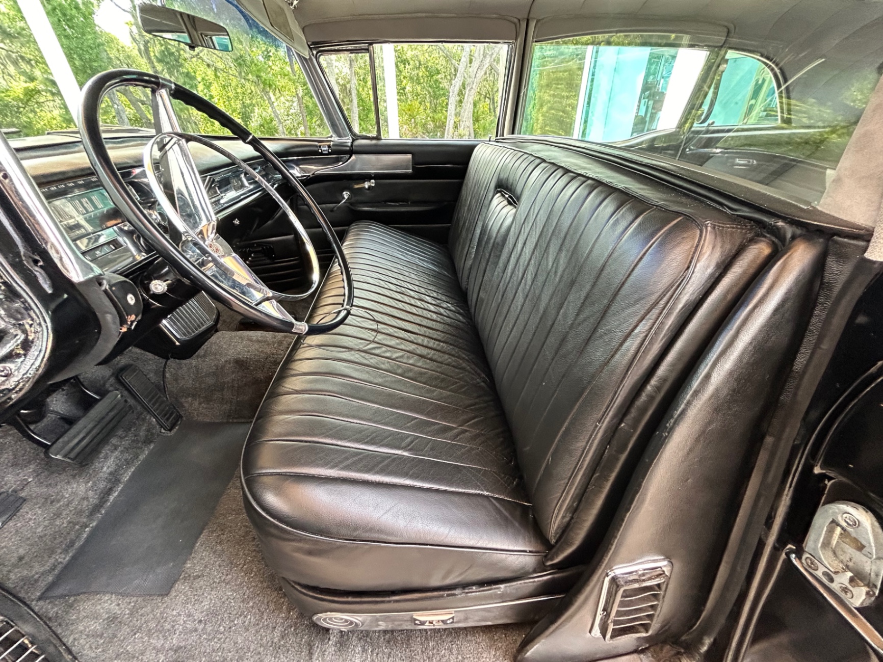 Vehicle photo 22