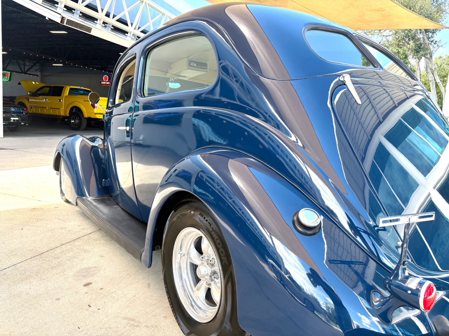Vehicle photo 14