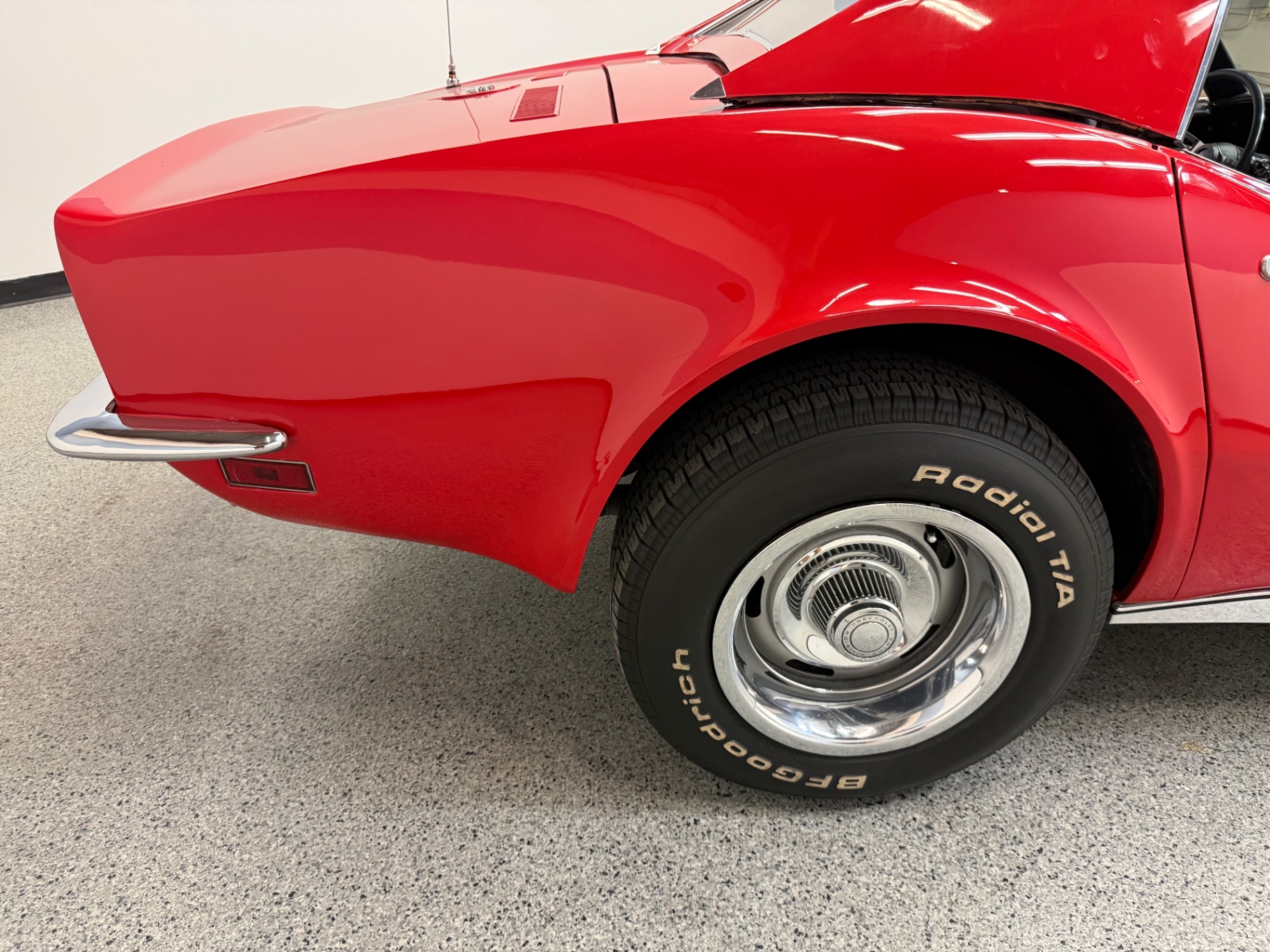 Vehicle photo 19