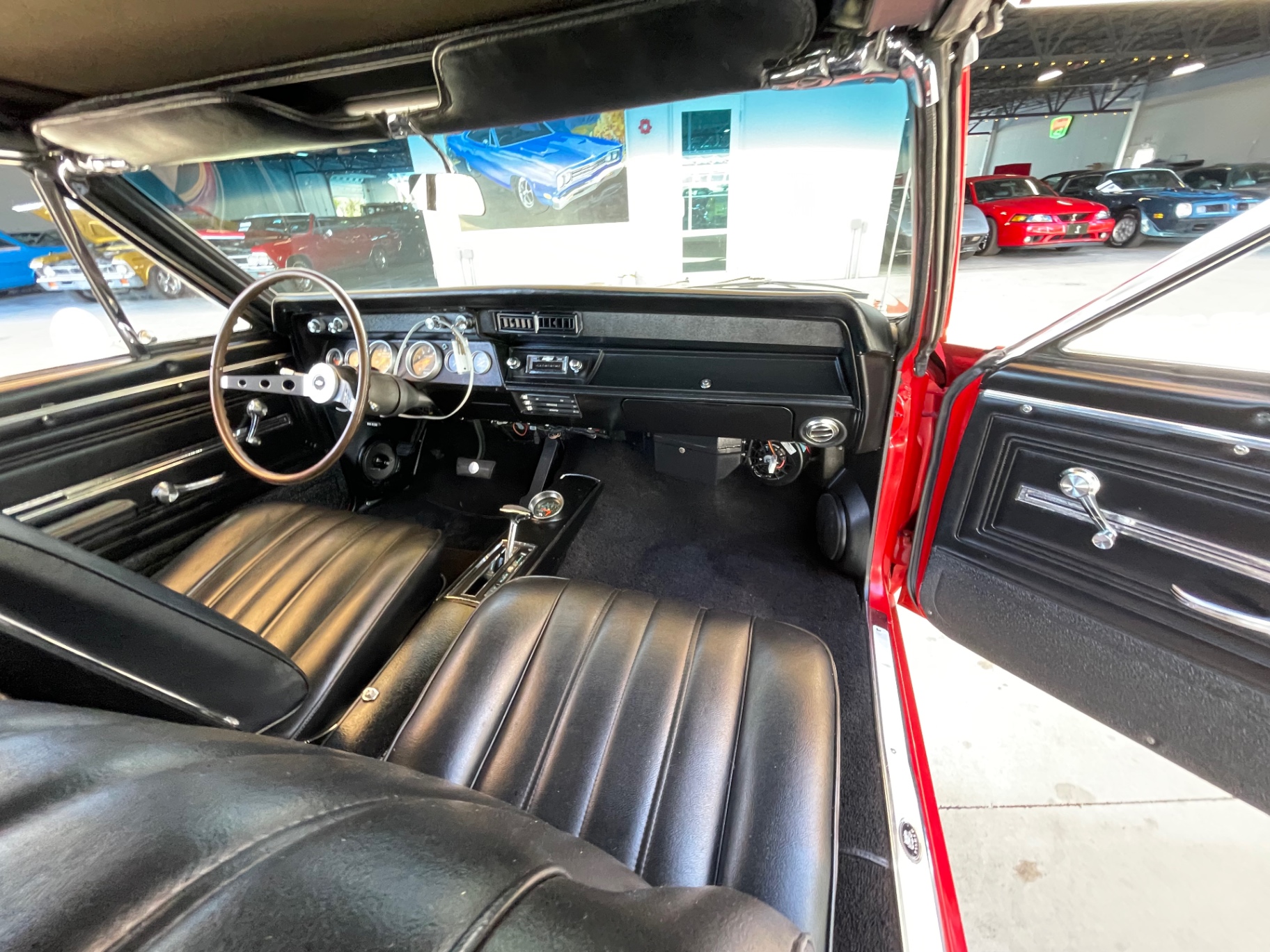 Vehicle photo 31