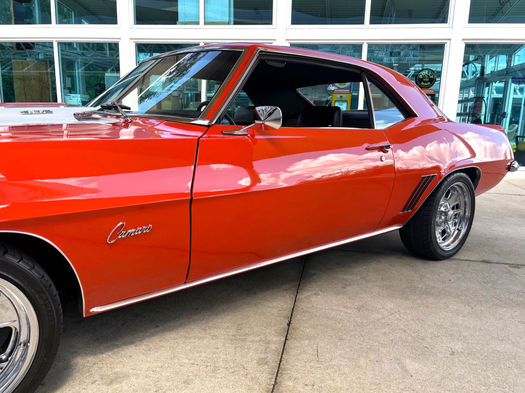 Vehicle photo 13