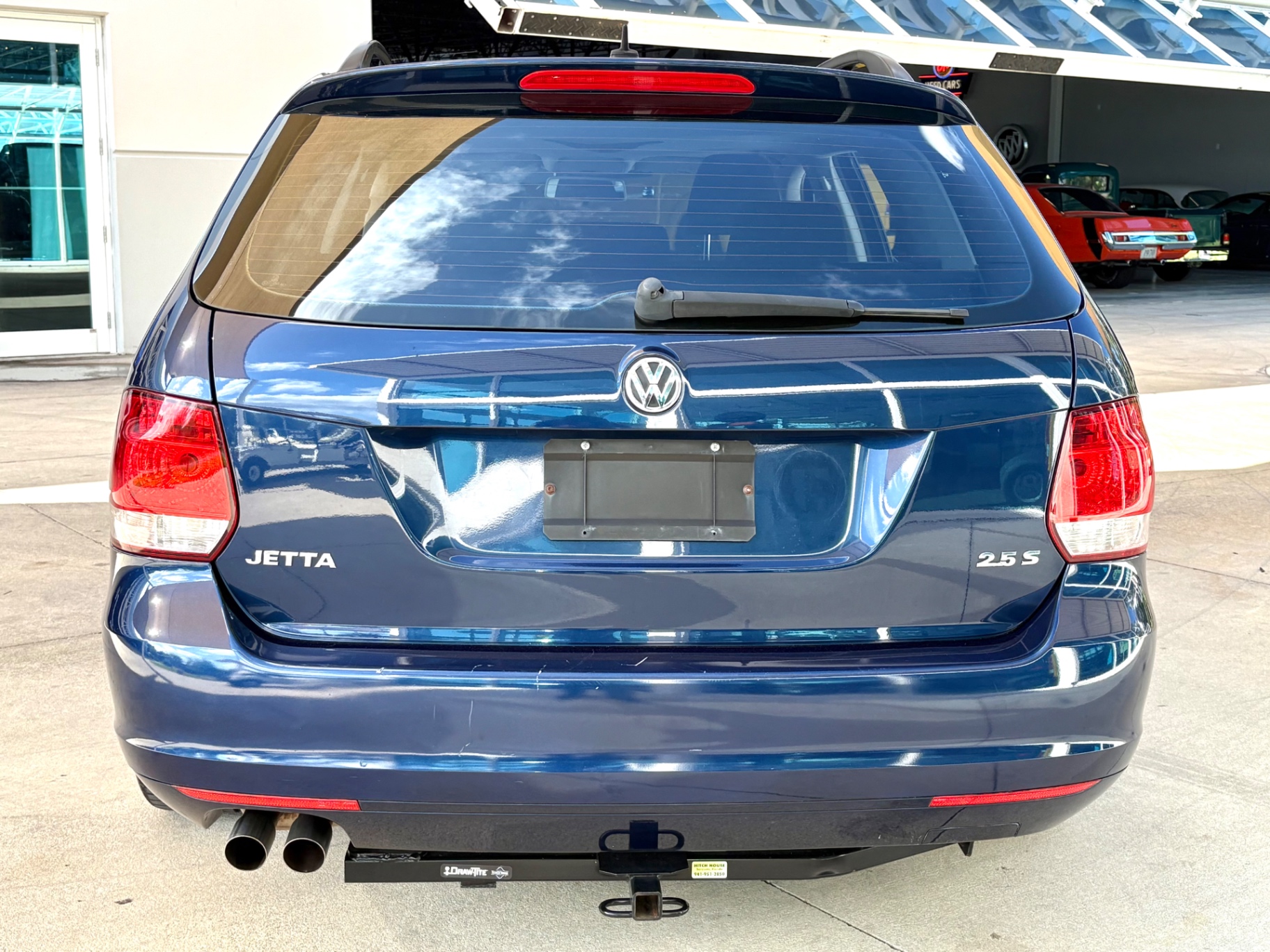 Vehicle photo 6