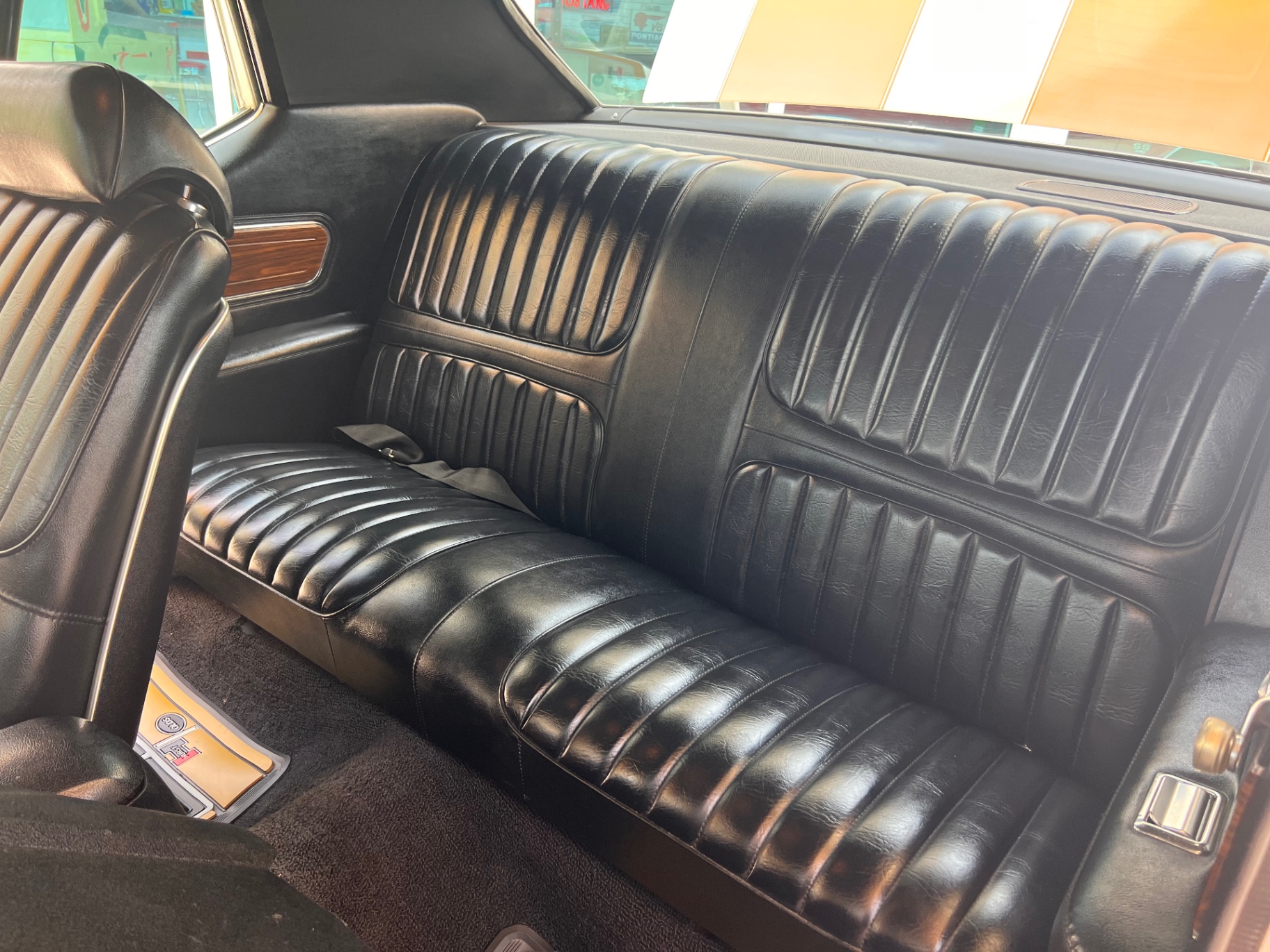 Vehicle photo 27