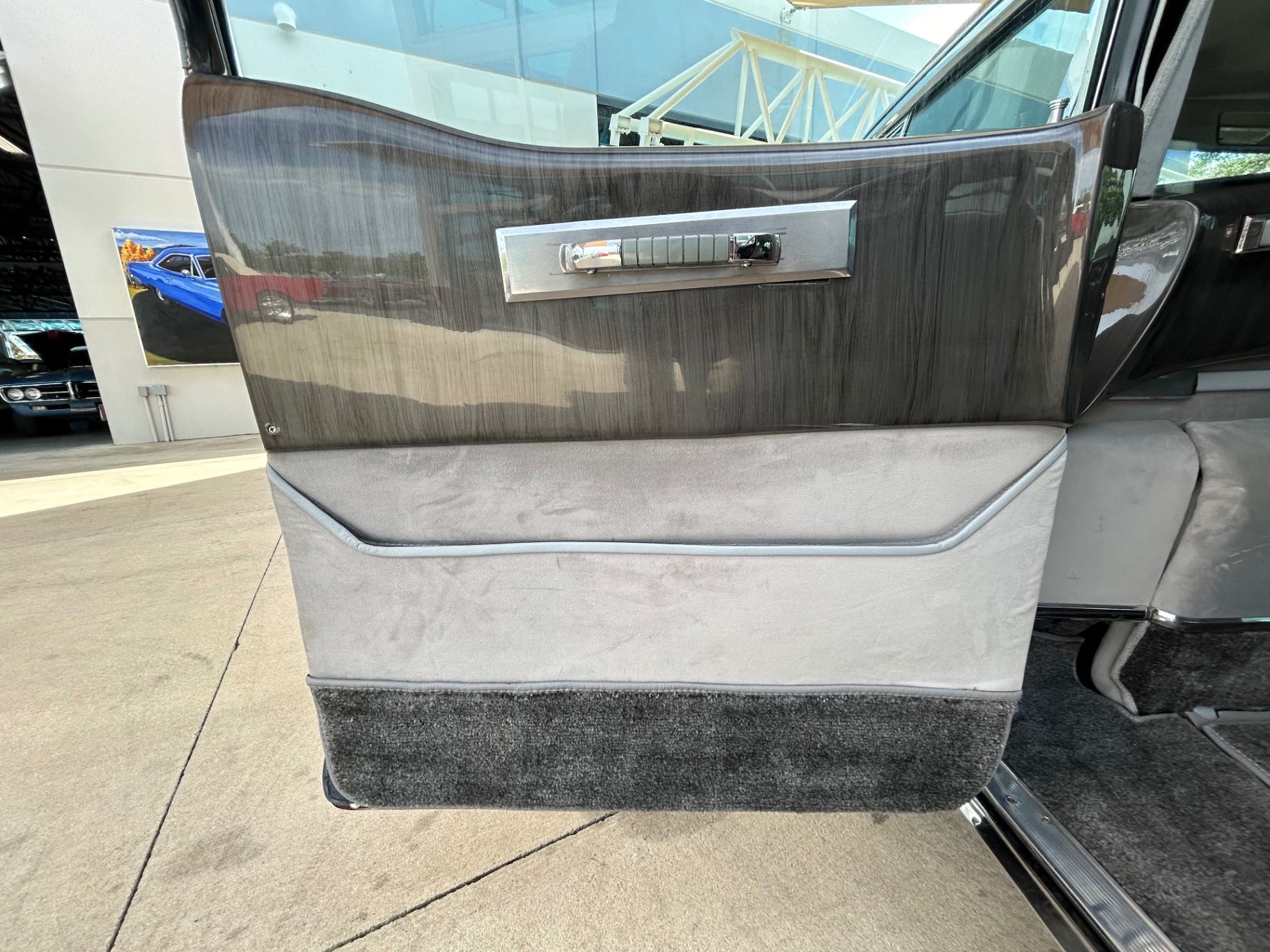 Vehicle photo 25