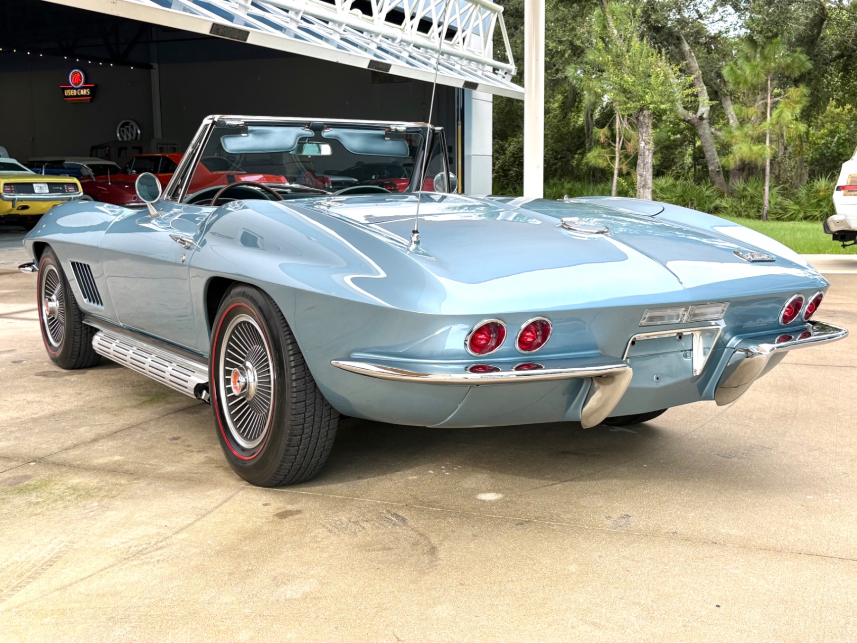 Vehicle photo 8