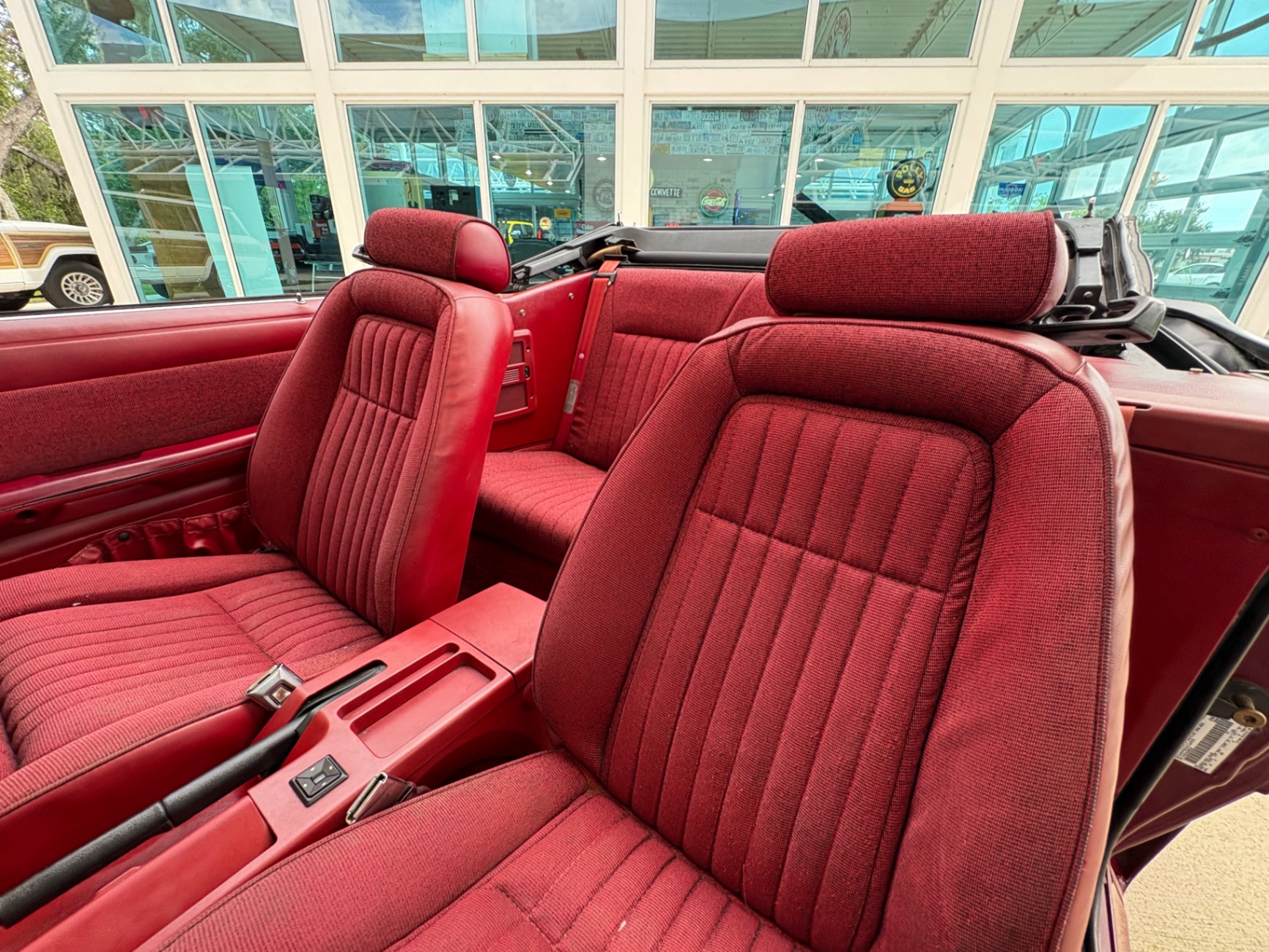 Vehicle photo 37