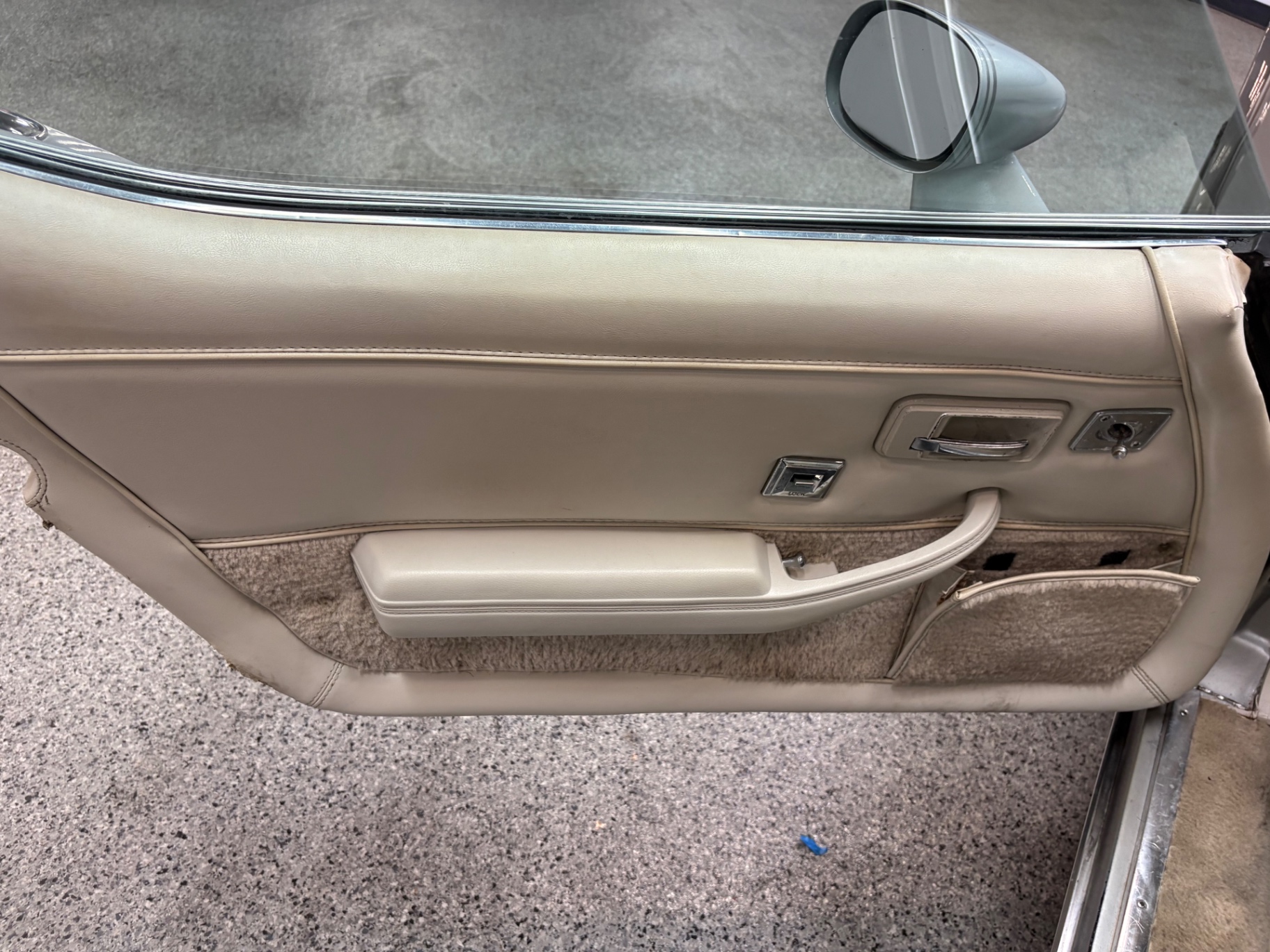 Vehicle photo 26