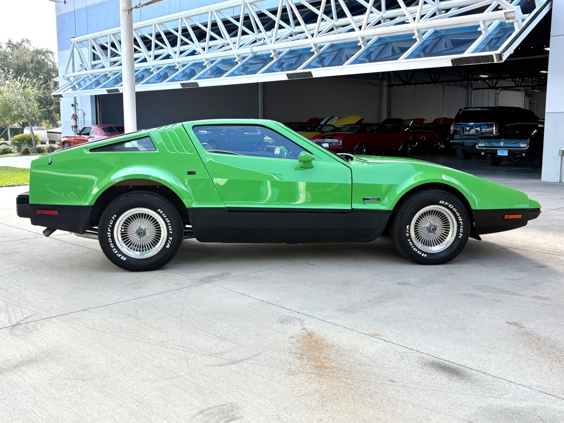 Vehicle photo 5