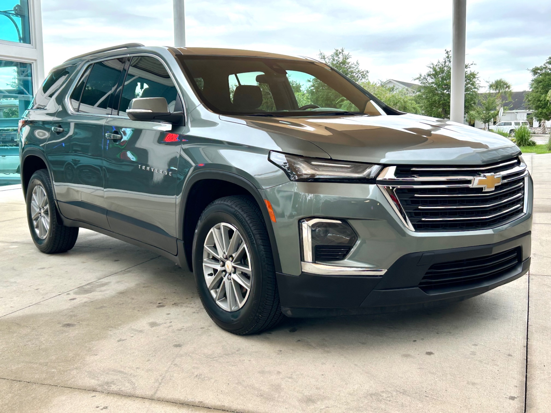 2023 Chevrolet Traverse photo 3