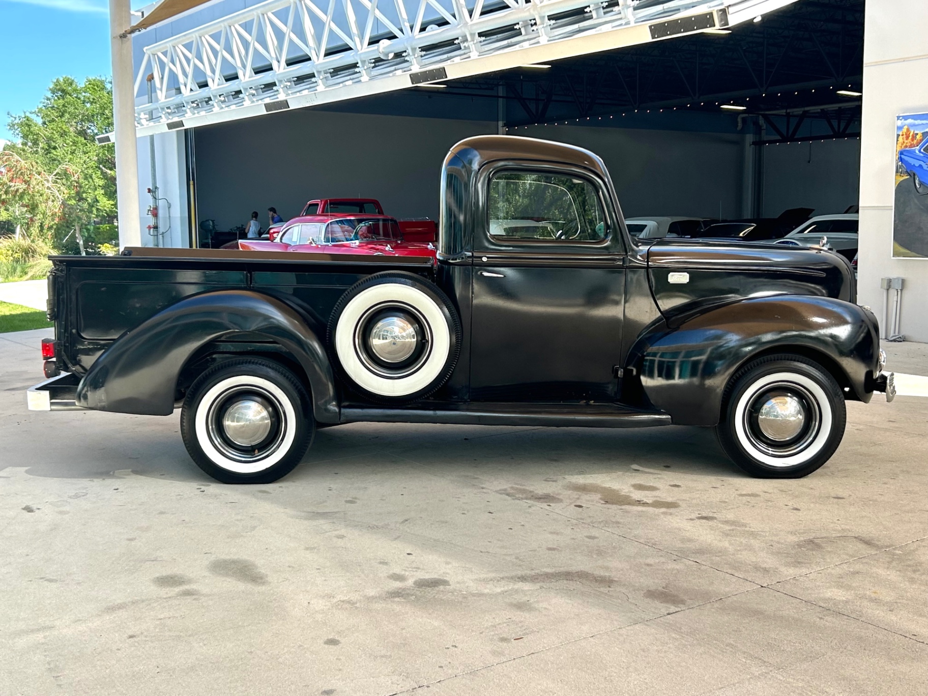Vehicle photo 4