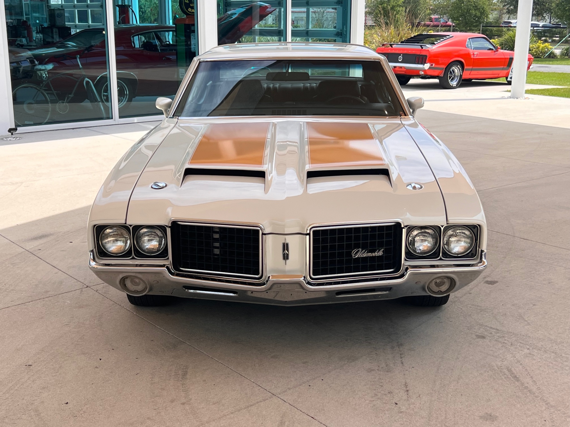Vehicle photo 14