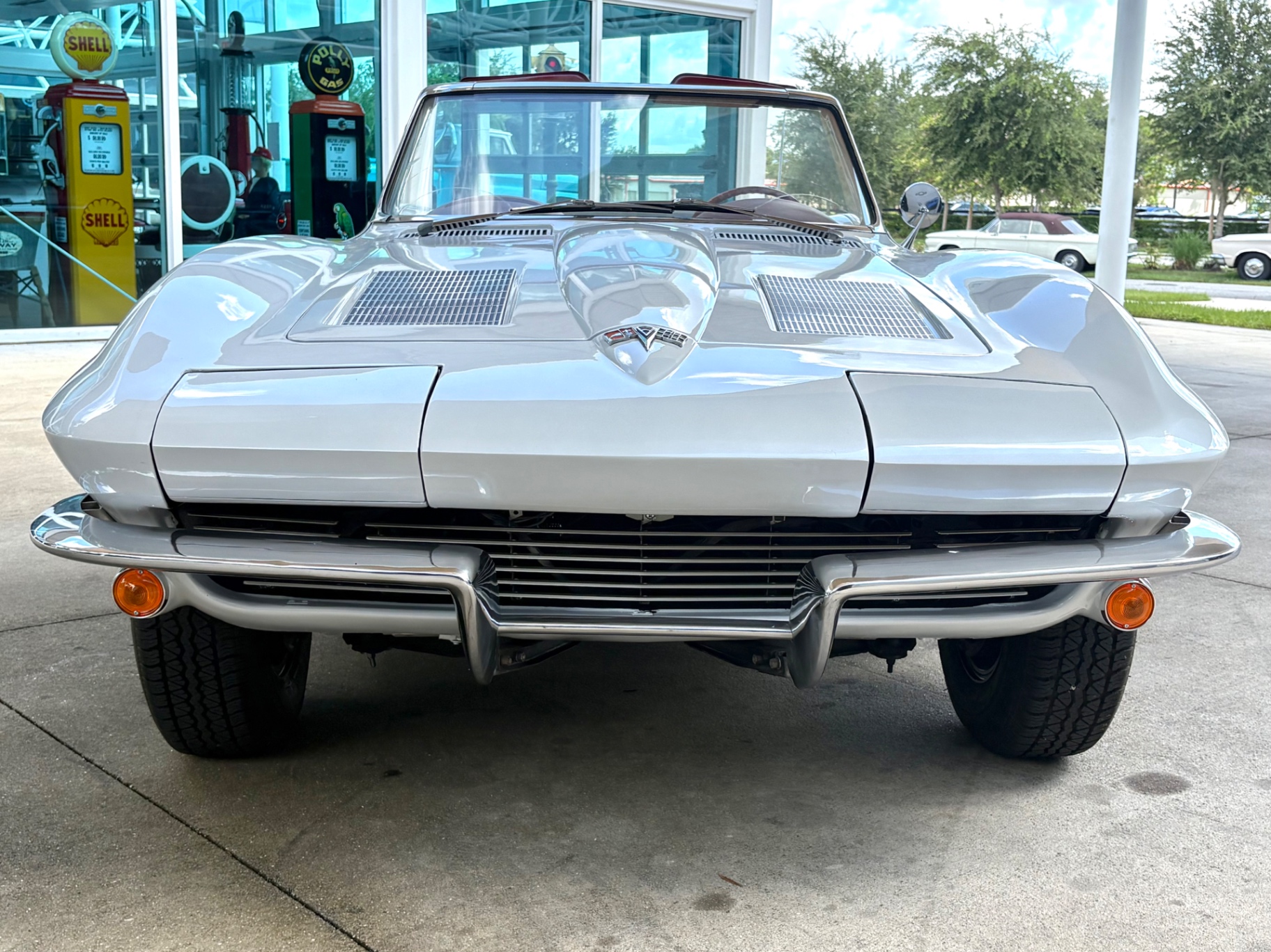 Vehicle photo 2