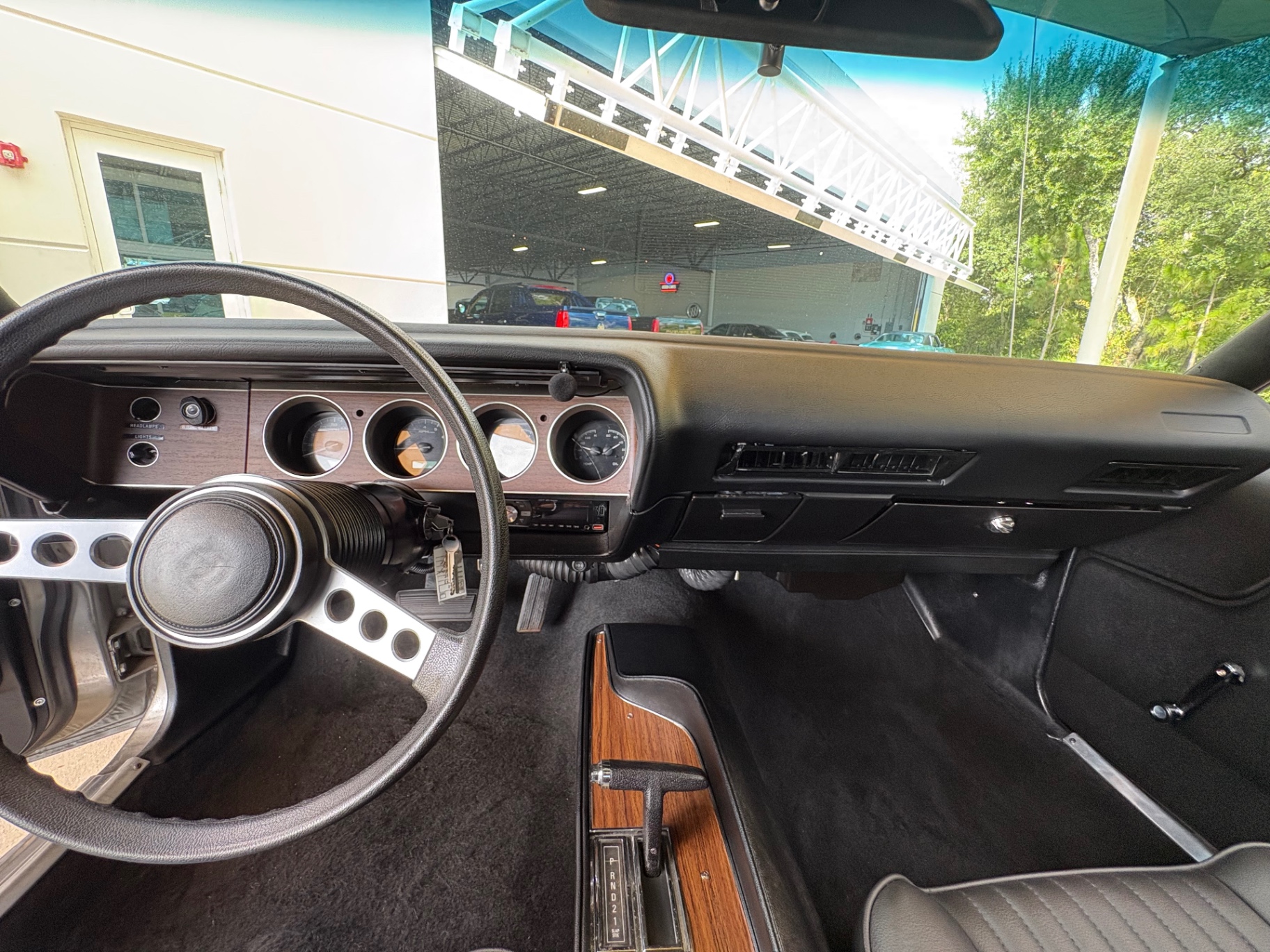 Vehicle photo 41