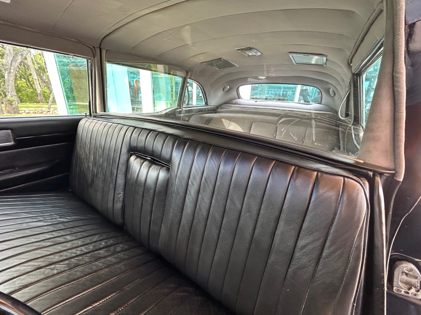 Vehicle photo 23