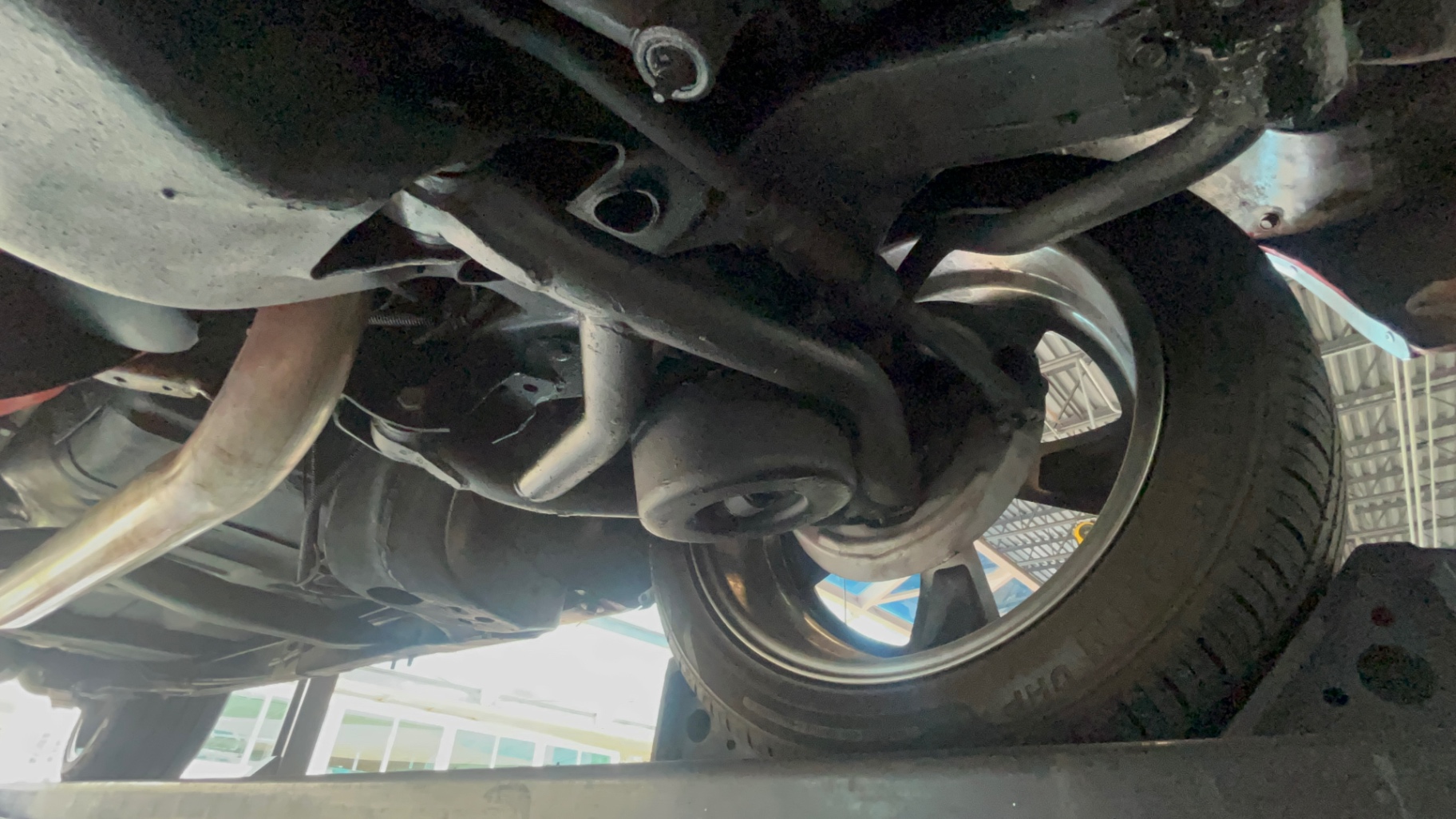 Vehicle photo 52