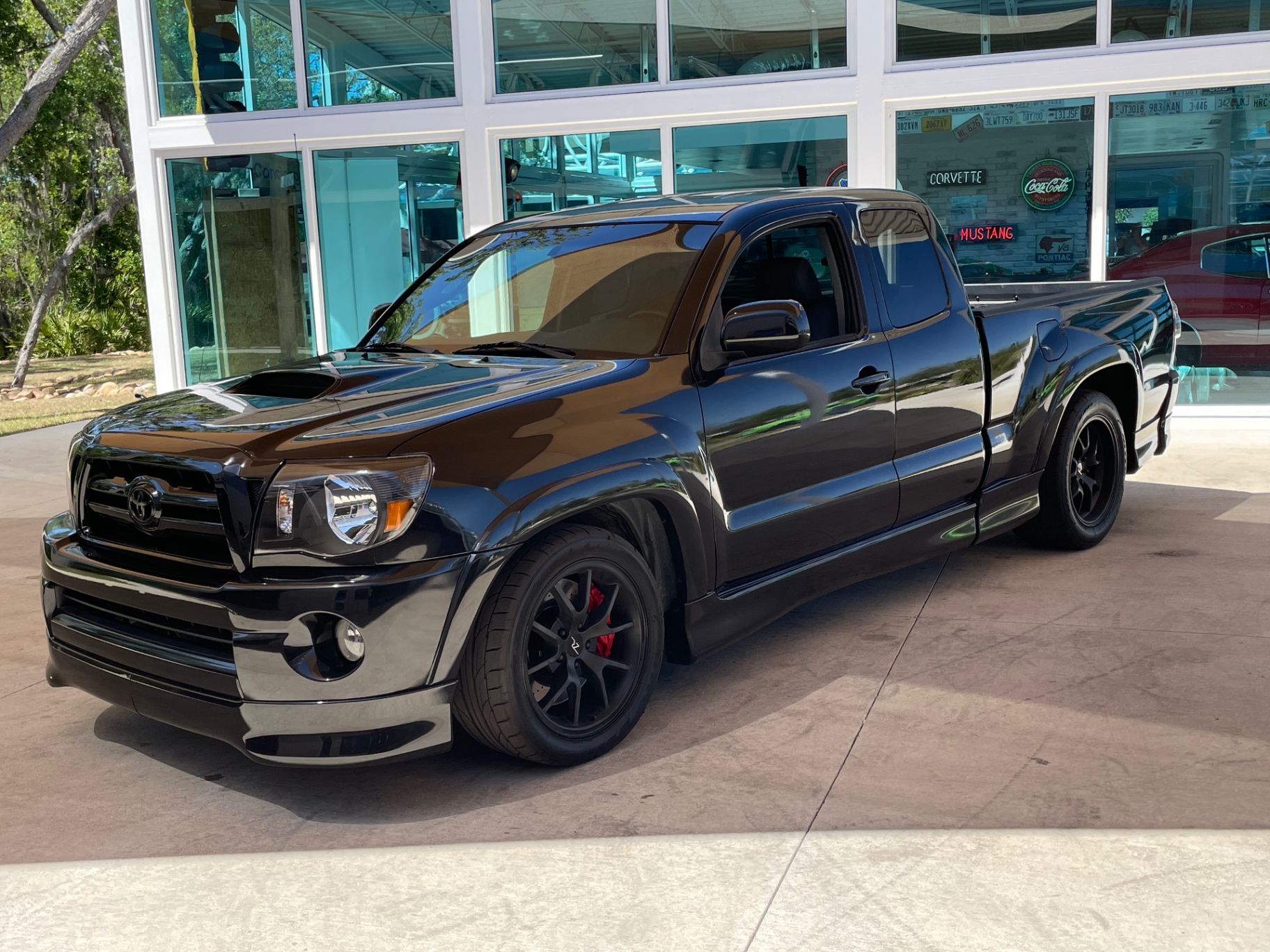 Vehicle photo 9
