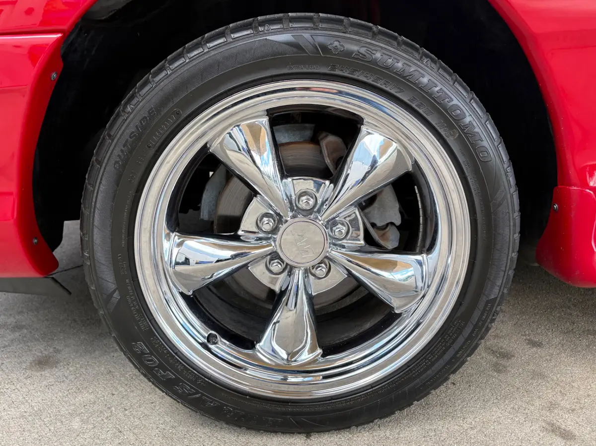 Vehicle photo 25