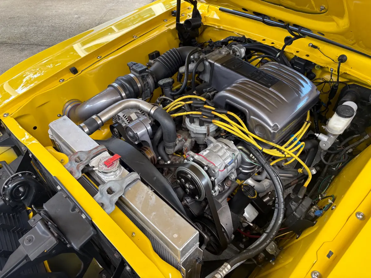 Vehicle photo 28