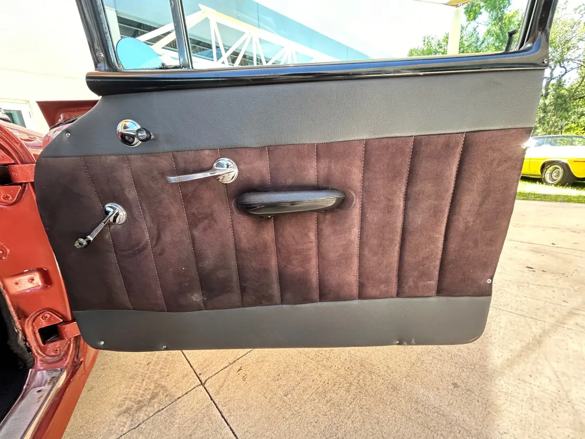 Vehicle photo 23