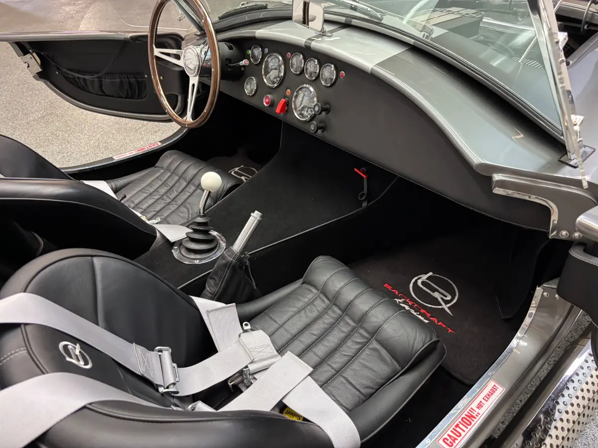 Vehicle photo 35
