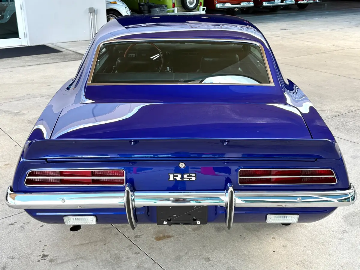 Vehicle photo 8