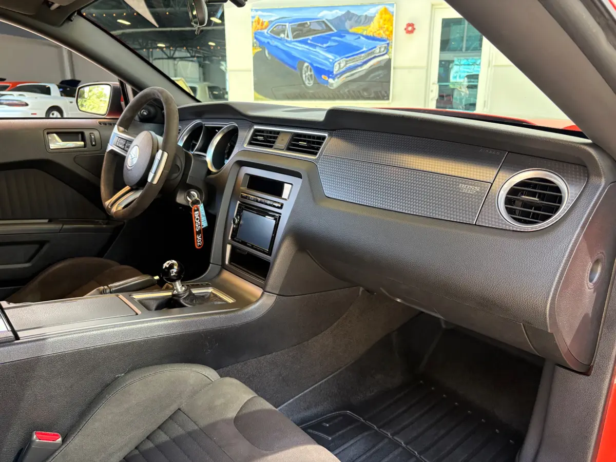 Vehicle photo 38
