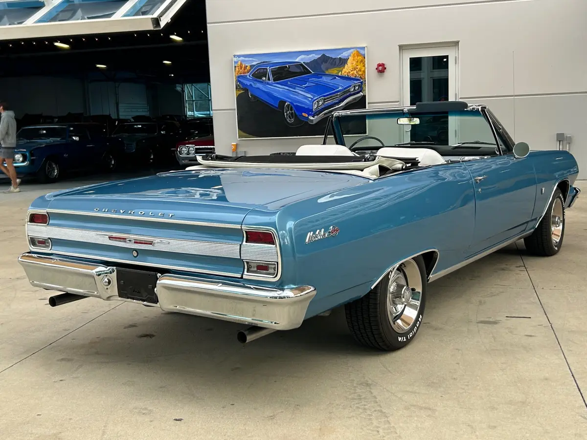 Vehicle photo 5