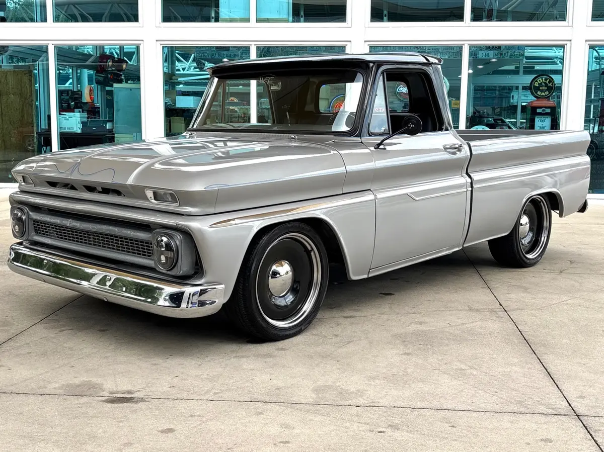 Vehicle photo 11