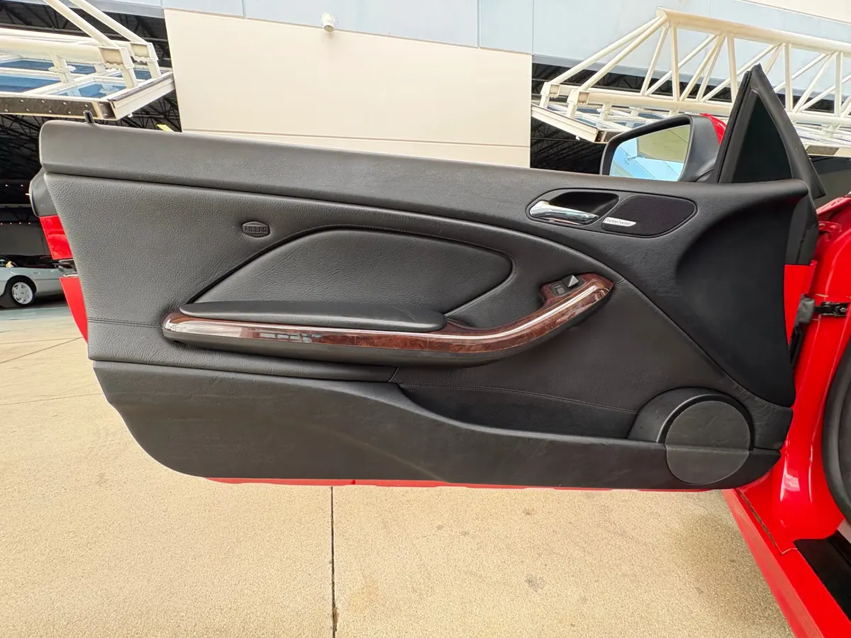 Vehicle photo 32