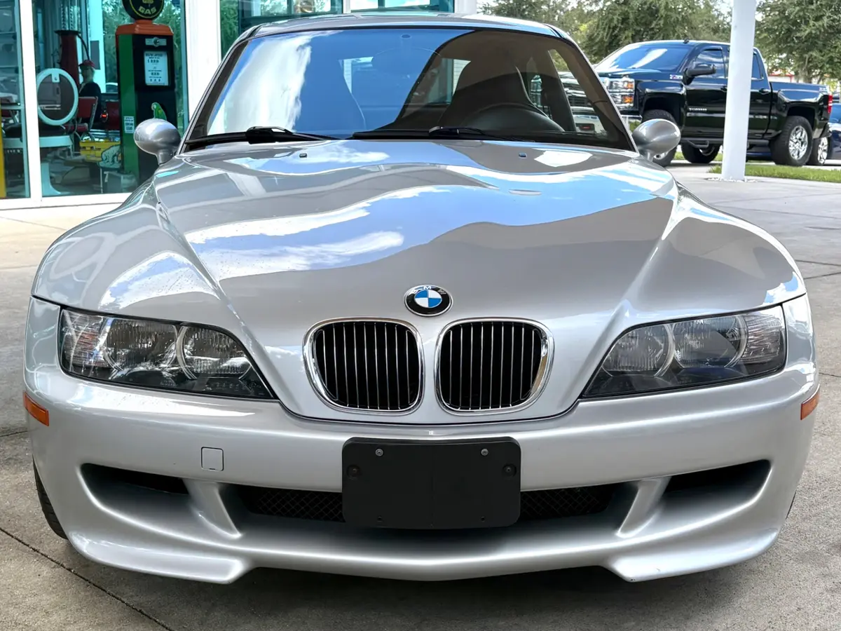 Vehicle photo 2