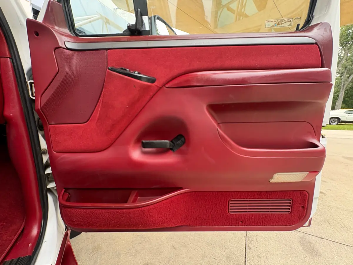 Vehicle photo 36