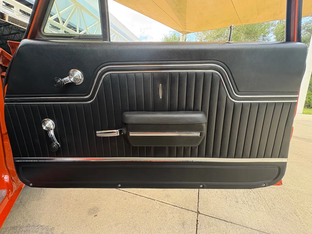 Vehicle photo 37